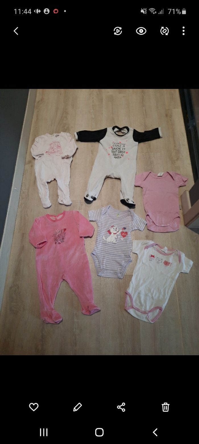 Lot de pyjamas et bodys neufs et tbe