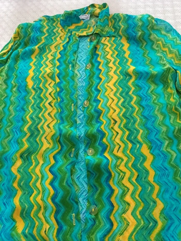 Chemise  marque coup de charme taille 2 à  boutons vert bleu et jaune - photo numéro 3