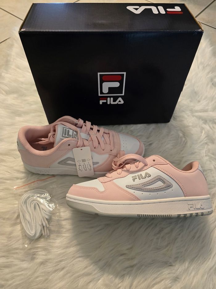 NEUVES (non portées) 🏷💜💜😍😍 superbes baskets fila pointure 36 fille 💜💜😍😍