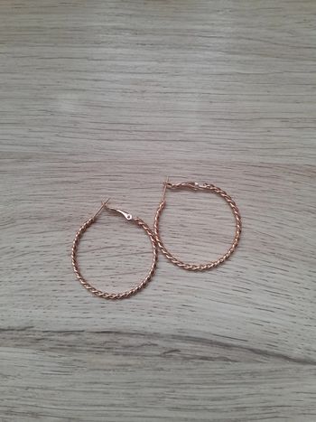 Boucles d'oreilles créoles ondulées, dorées