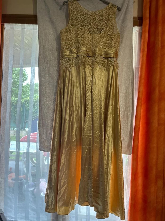 Robe de soirée gold - photo numéro 2