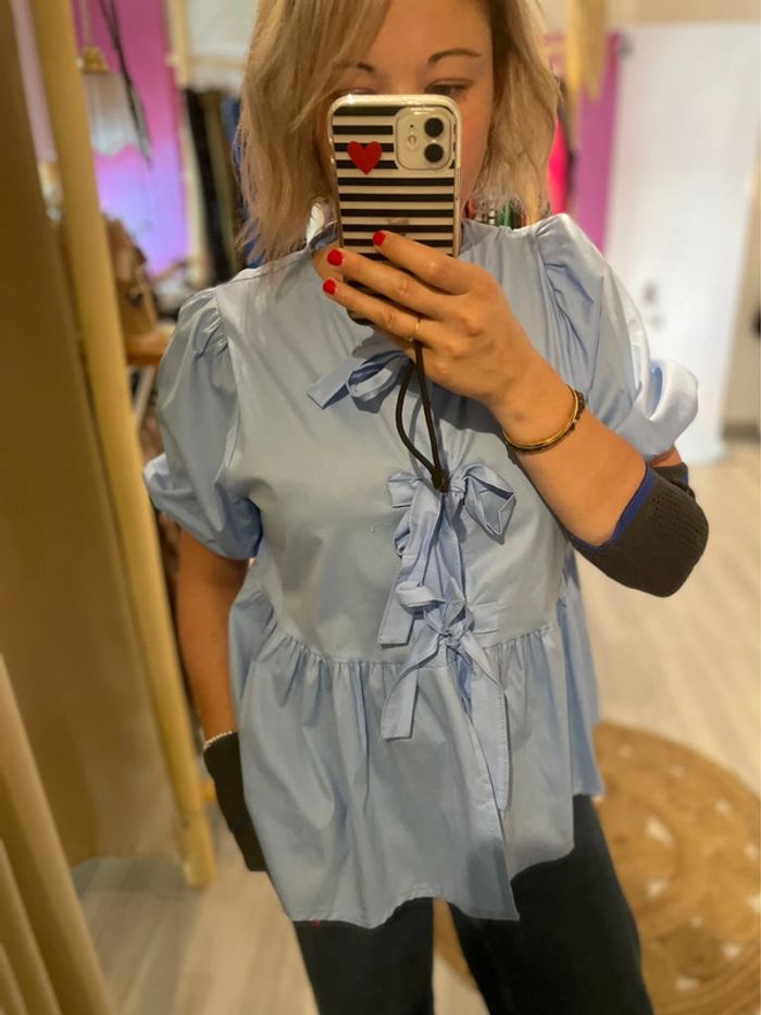 Blouse bleue avec noeuds taille unique