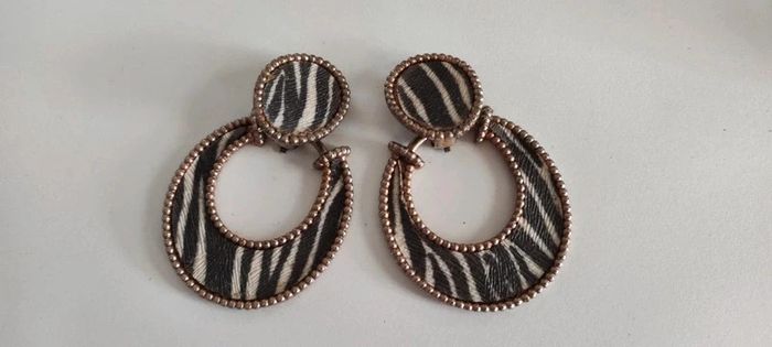 Gros clips d'oreilles zebre - photo numéro 2