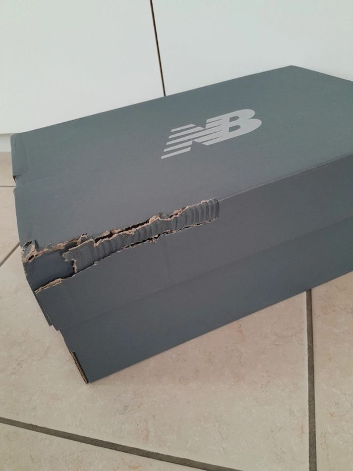 New Balance 550 HR1 blanc rouge noir P. 46.5 - photo numéro 9