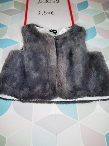 D3052 - boléro fille 9 mois