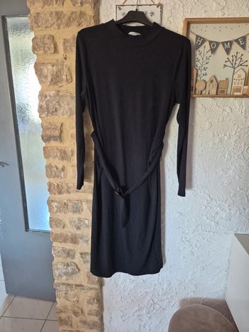 Magnifique robe mi-longue côtelée avec jolie ceinture H&M taille L