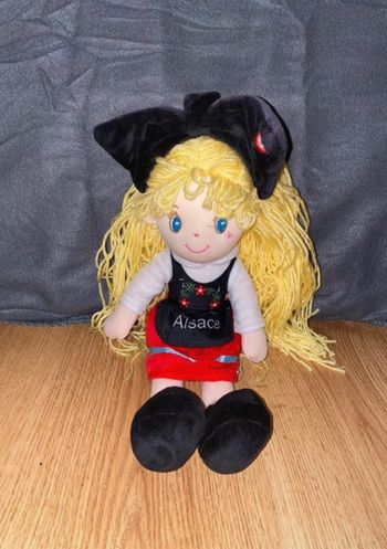 Peluche poupée Alsace