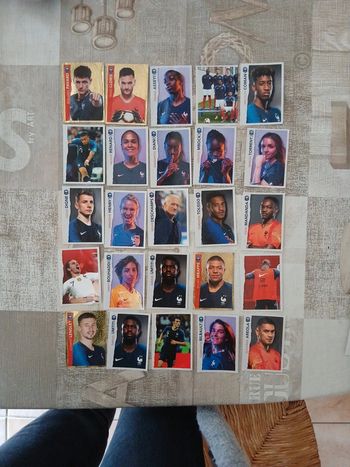 Lot de 25 stickers panini