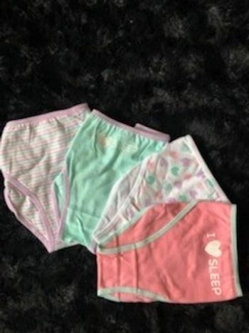 2 lots de de 4 culottes T16 ans