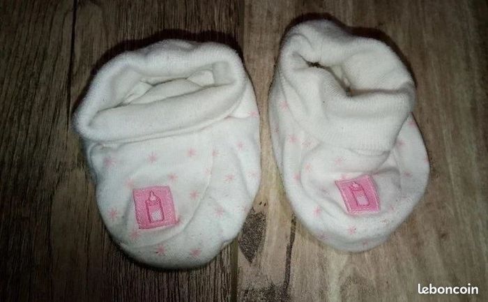 Lot bonnet chaussons blanc pois rose fille grain de blé taille 1 mois - photo numéro 3