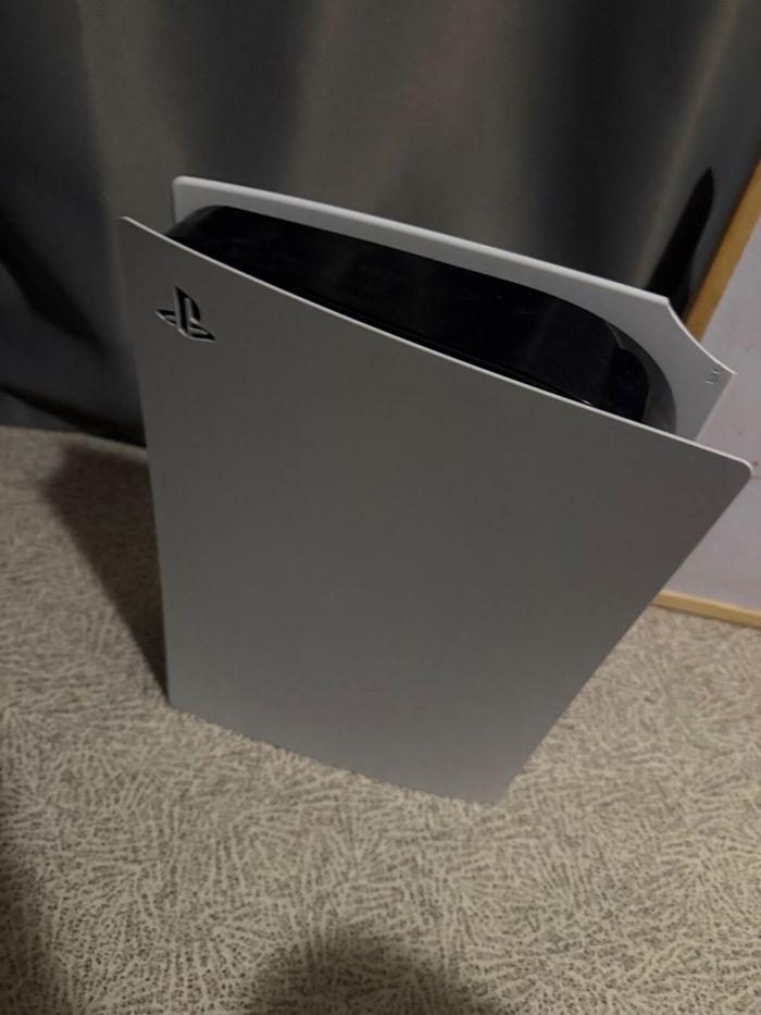 PS5 Blanc noir très bon état - photo numéro 10