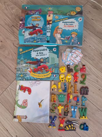 Les alphas recrealire. J'apprends a lire avec les 28 figurines alphas 