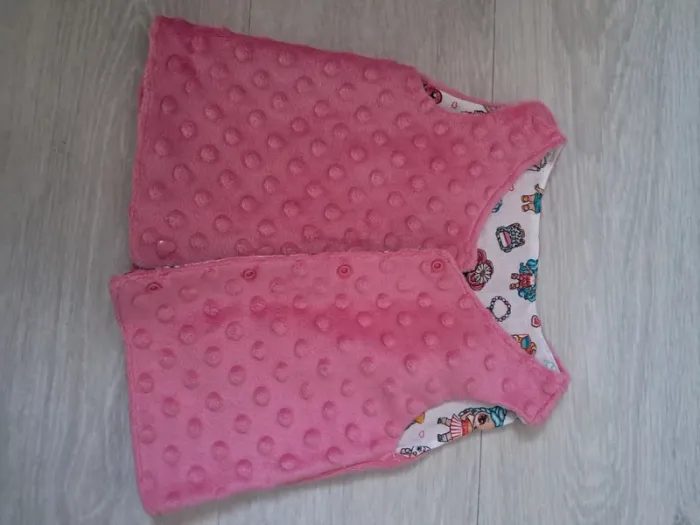 Gilet poupée rose