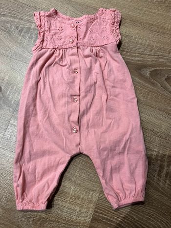 Combinaison rose taille 3 mois