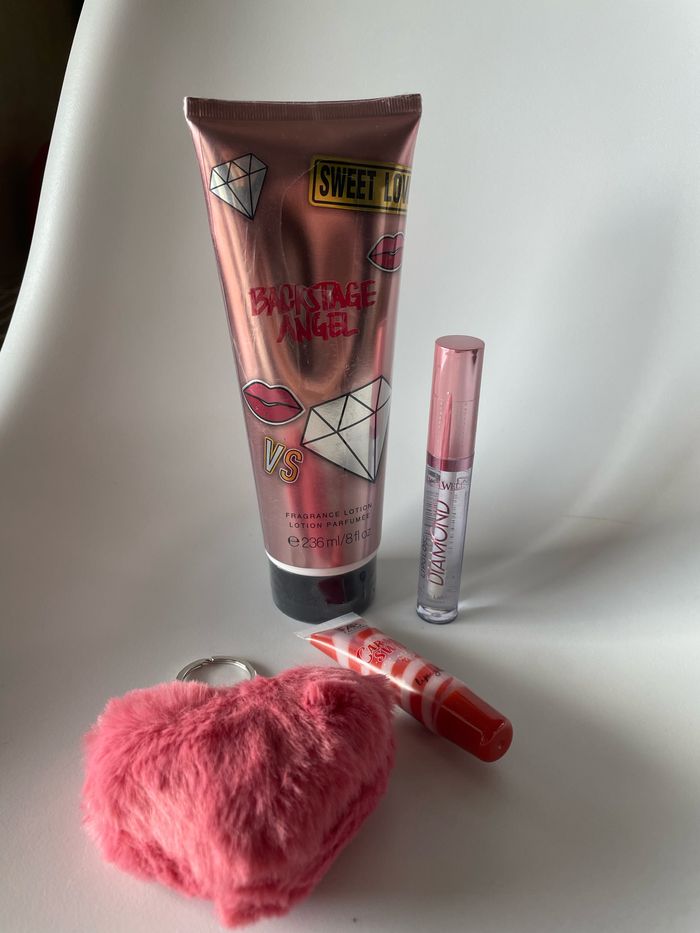 Lotion pour le corps + gloss + accessoires