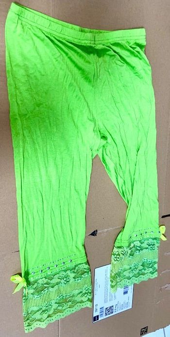 Pantacourt couleur vert et dentelle