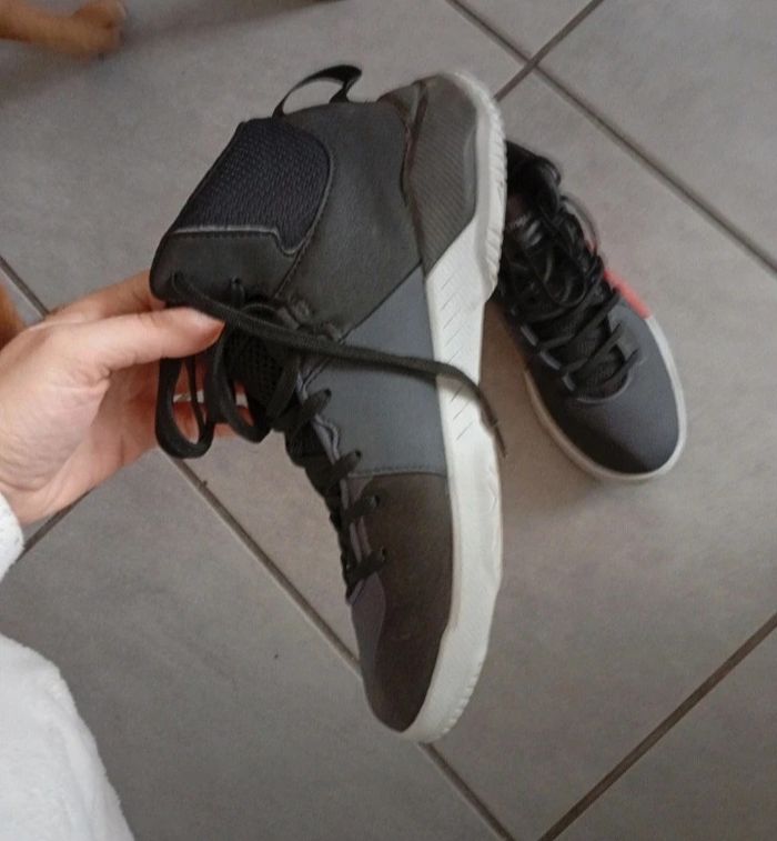 Chaussure de basket taille42 - photo numéro 3