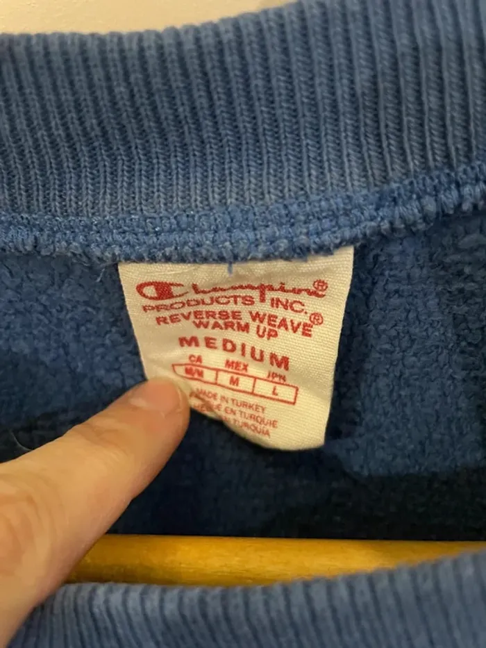 Vintage crewneck blue Champion embossed size M - photo numéro 6