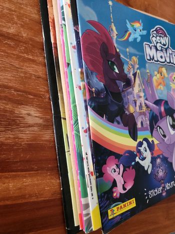 Lot de 9 Stikers album