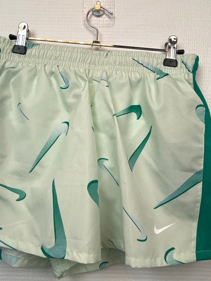 Short sport Nike femme vert XL (2233) - photo numéro 3