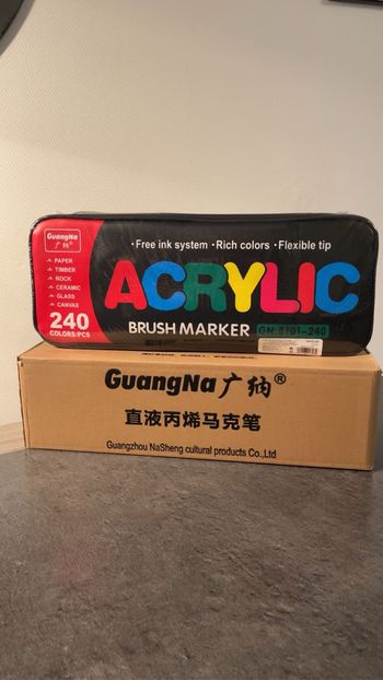 Feutres acrylique GuangNa 240 avec  pochette