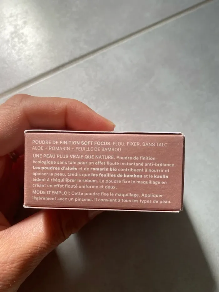 Poudre fixatrice maquillage Soft Focus Finishing powder - ILIA - photo numéro 3