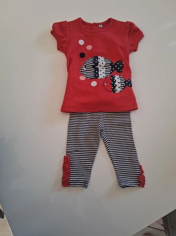 Ensemble avec T-shirt rouge thème poisson et legging à rayures