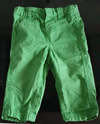 Pantalon vert 6 MOIS