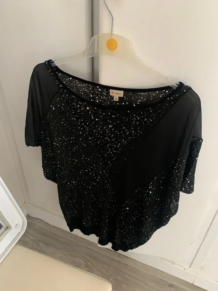 haut avec paillettes - photo numéro 2