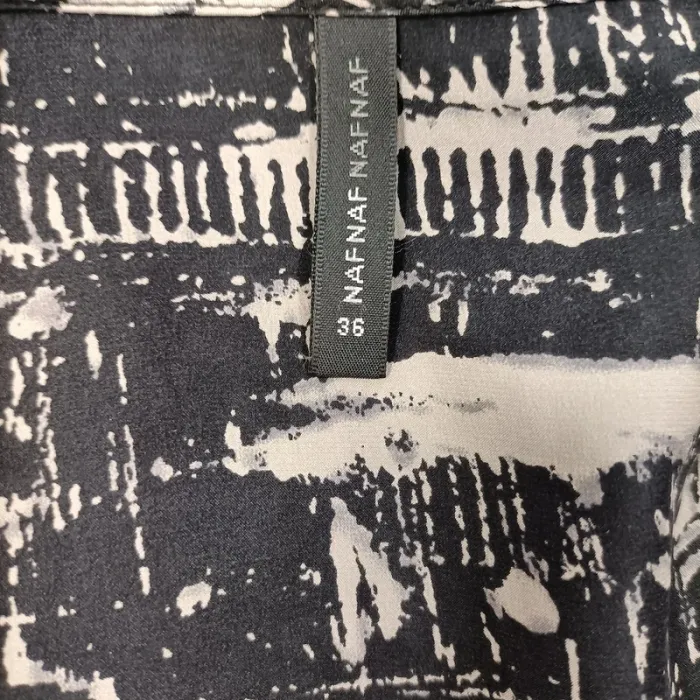 Robe Naf Naf 100 % soie, imprimé graphique noir et beige, taille 36, ceinture élastique A961 - photo numéro 7