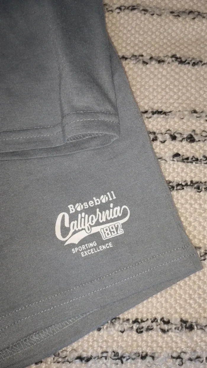 Emsenble short et t-shirt gris shein - photo numéro 2