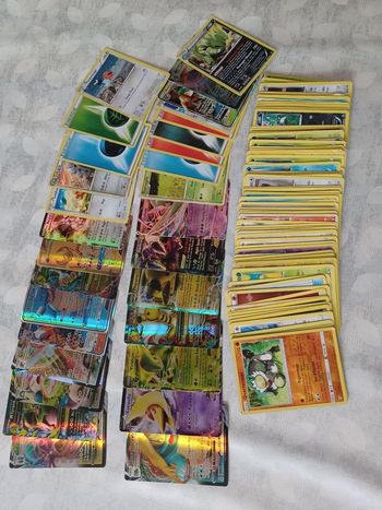 Lot de 130 cartes Pokemon