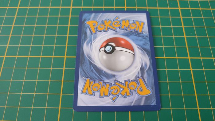 148/264 Carte Pokémon Démétéros rare holographique Epée et Bouclier EB08 Poing de Fusion #B10 - photo numéro 2