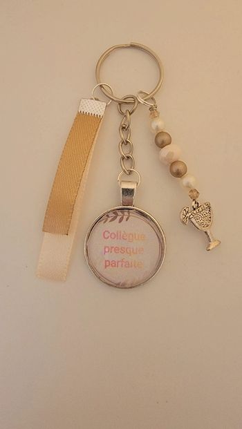 Cadeau collègue, porte clé message bijoux de sac " collègue presque parfaite