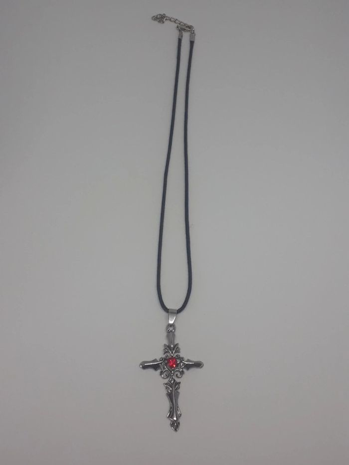 Collier croix - Vampire Diaries - photo numéro 3