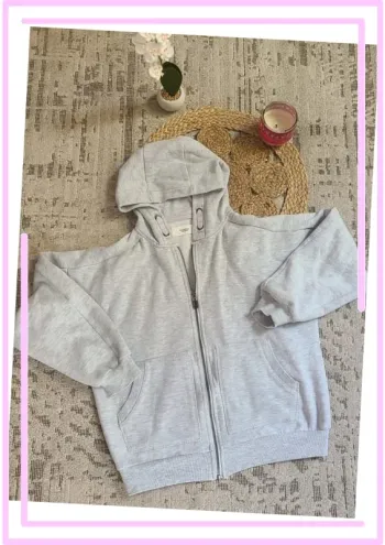 Veste grise à capuche  taille S