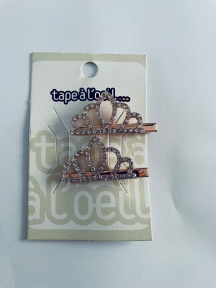 2 barrettes couronne avec strass neuve avec étiquette