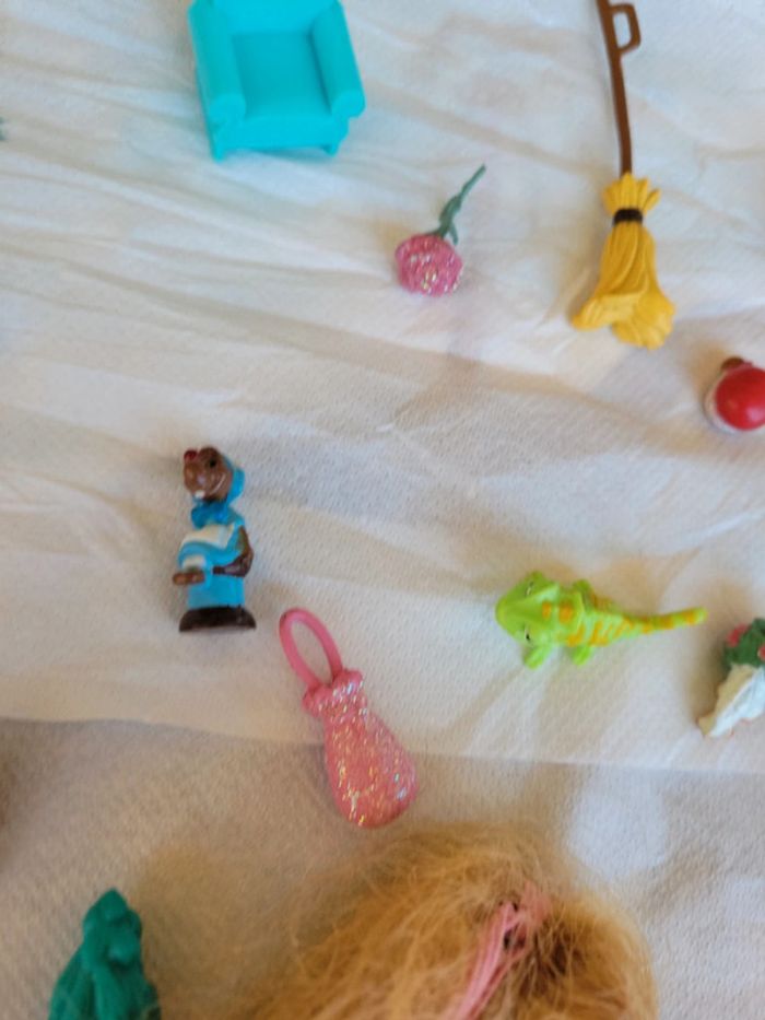 Gros lot accessoires disney petit poupée - photo numéro 4