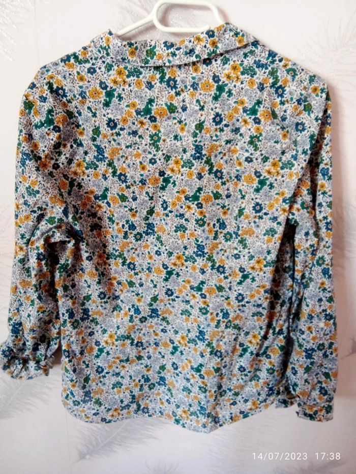 Chemise avec fleurs multicolores Camaïeu à des poches et avec les manches avec plusieurs hauteurs - photo numéro 2