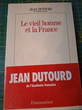 Livre "le vieil homme et la France" en très bon état