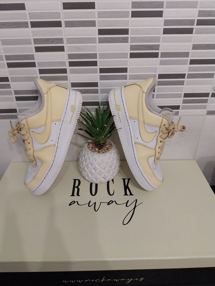 Baskets AIR force taille 37.5 - photo numéro 5