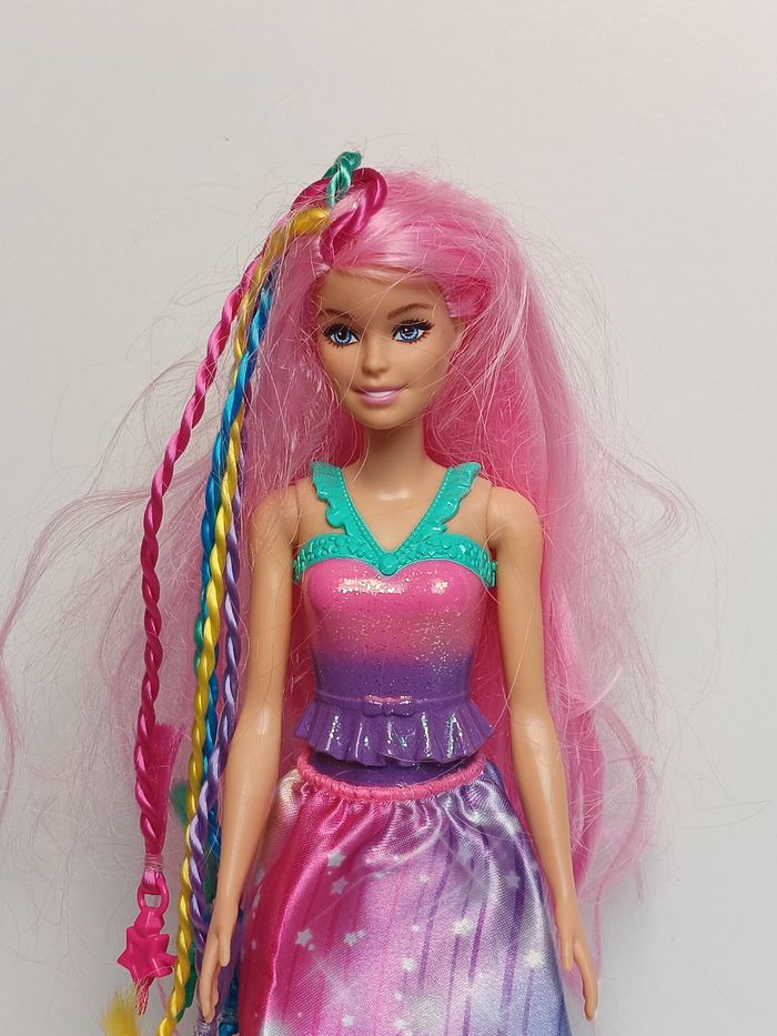Poupée mattel barbie cheveux rose et tresses
Poupée et ensemble compris - photo numéro 2
