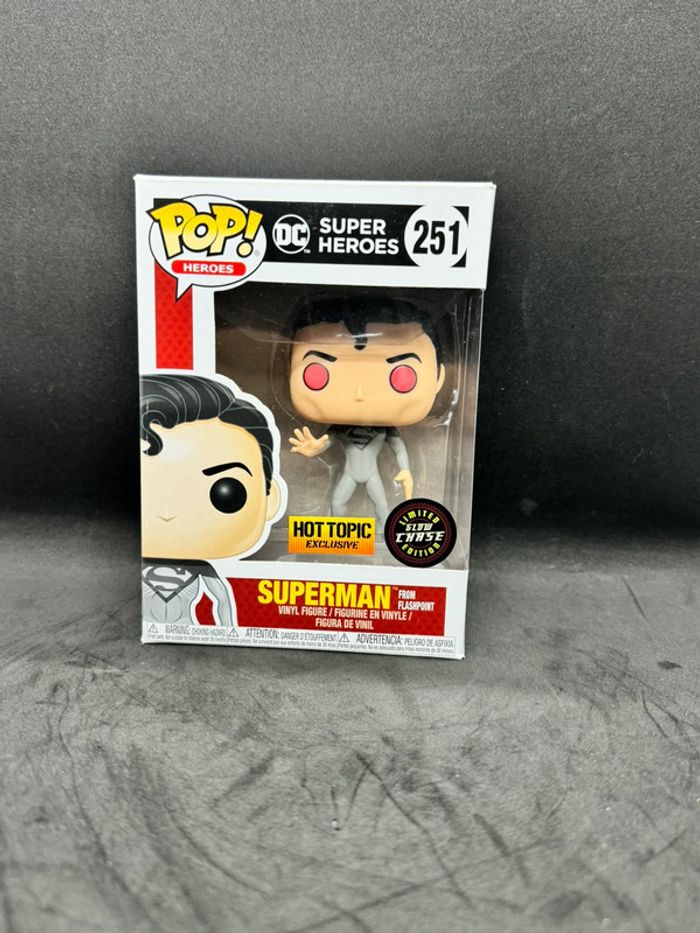 Funko pop dc comics Superman 251 Glow Chase Limited Edition Hot Topic - photo numéro 2