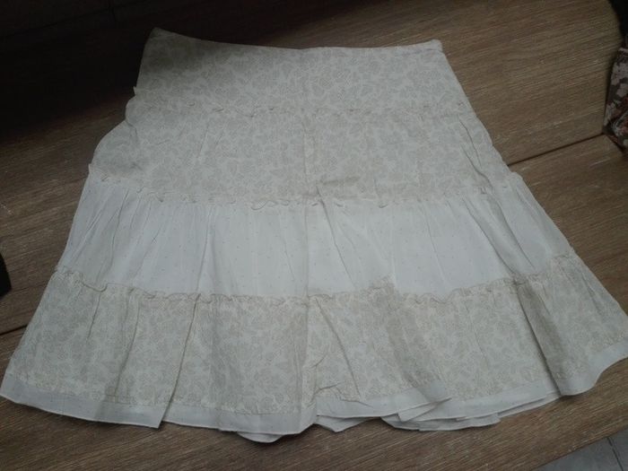 Jupe blanche motif pois et floral