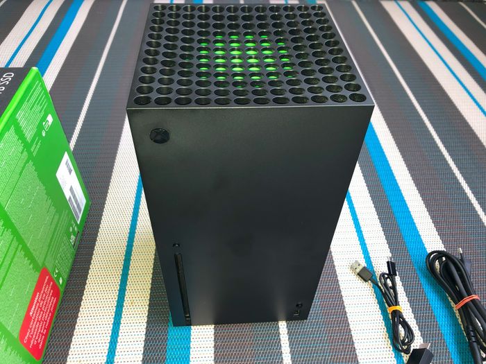 Microsoft Xbox Series X - photo numéro 2