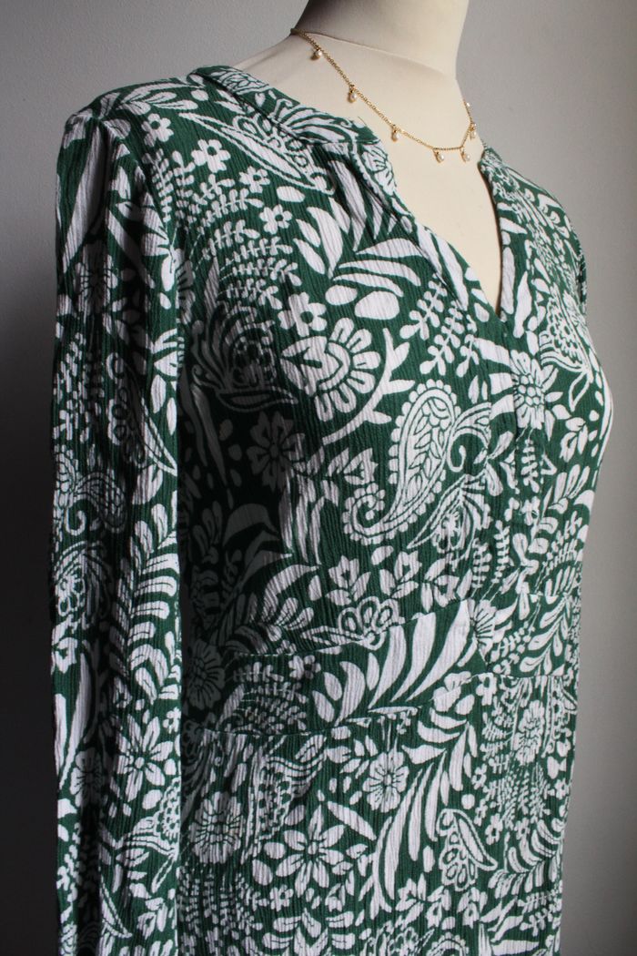 Robe fluide imprimée verte et blanche Kiabi - photo numéro 2