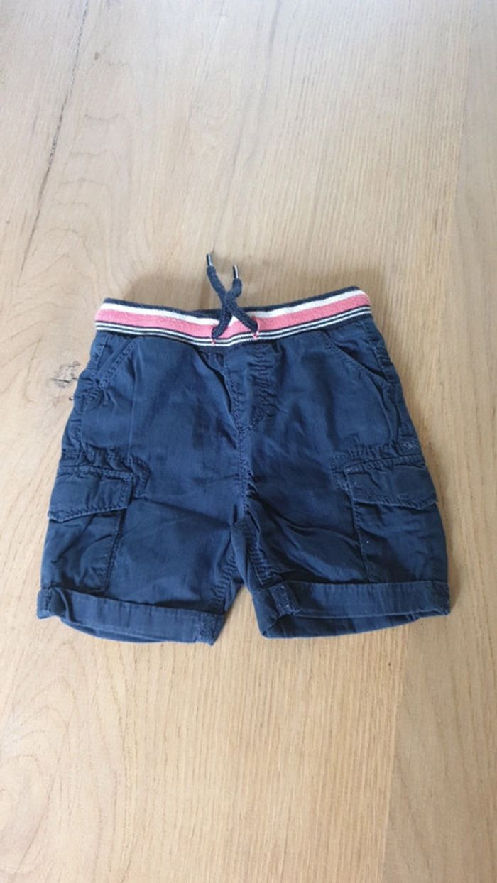 Short bleu marine 12m tape à l'œil