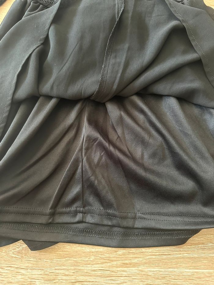 Robe noire et dentelle - photo numéro 6