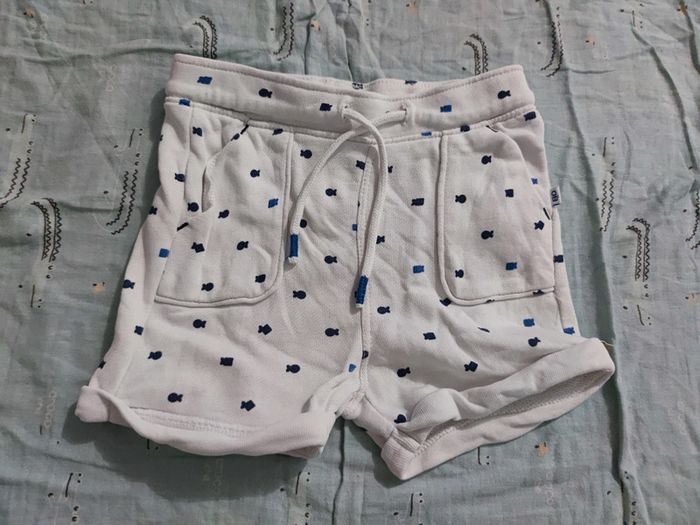 Short blanc poisson bleu T.24 mois