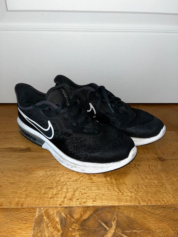 Baskets Nike noires, taille 38